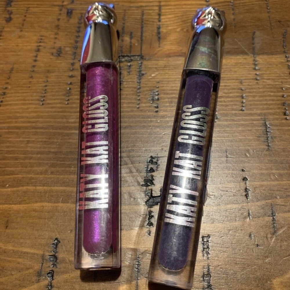 COVERGIRL Katy Kat Lip Gloss KP23 Indigo Kat & KP22 Purple Paws BUNDLE (2)